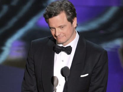 Der Oscarpreisträger aus dem letzten Jahr Colin Firth ehrte Meryl Streep mit dem Oscar (es ist bereits ihr dritter!)