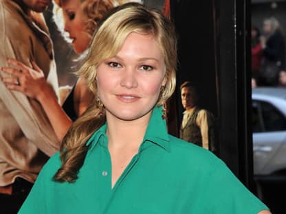 Lange nichts mehr von ihr gehört: Schauspielerin Julia Stiles in Grün