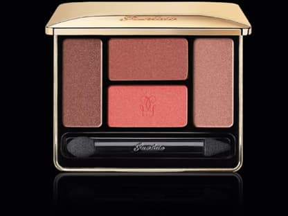 "Ecrin 4 Colours" von Guerlain Paris, ca. 51 Euro. Kaufen Sie das Produkt gleich hier im <a href="http://shop.ok-magazin.de/guerlain-augenmakeup-lidschatten-7-2-g,lpxvnscuzw9k5hte,i" target="_blank">OK!-Shop</a>