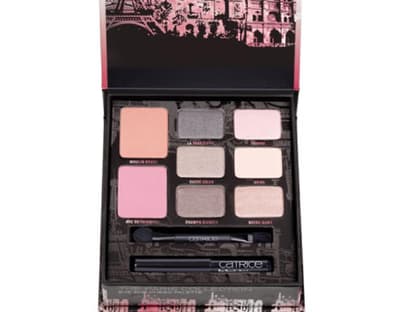 Jetzt kann man sich den Paris-Look auch nach Hause holen. Mit dieser süßen Make-up Palette in dezentem Beige, Grau und Rosa gelingt der französische ChÃ­c bestimmt. "Big City Life The Paris Collection Make-up Palette" von Catrice, ca. 8 Euro