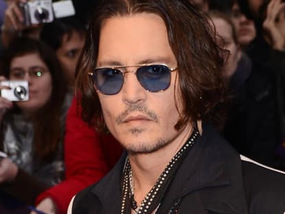 Kreischalarm in London: Dort stellte Hollywood-Star Johnny Depp am Mittwoch, 9. Mai 2012, seinen neuen Film Dark Shadows vor. Und auch diese Promis waren dabei!