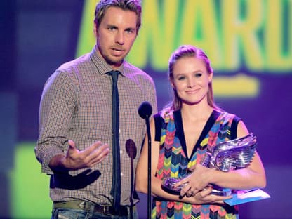 Die beiden Schauspieler Dax Shepard und Kristen Bell scherzten auf der Bühne