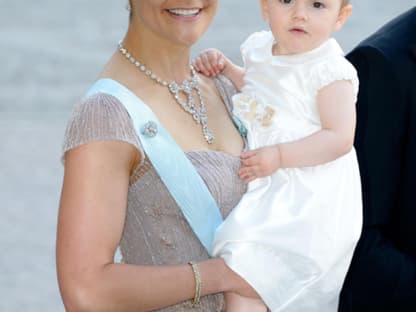 Estelle hatte nicht ganz so gute Laune und fehlte später auf dem Familienfoto - sie musste ins Bettchen!