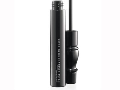 "False Lashes Extreme Black Mascara" von MAC, ca. 24 Euro