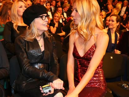 Diane Keaton und Gwyneth Paltrow hielten ein Pläuschchen im Publikum