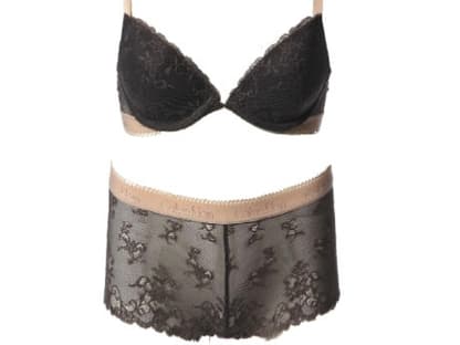 Sportliche Eleganz mit Labelbund von Calvin Klein: Push-up-BH ca. 80 Euro, Panty ca. 65 Euro