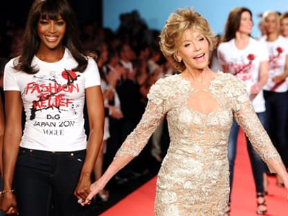 Großes Finale: Naomi Campbell mit Jane Fonda