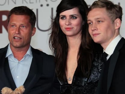 Auf "Zweiohrküken" haben die Fans von Til Schweiger, Nora Tschirner und Matthias Schweighöfer sehnsüchtig gewartet. Und gestern war es endlich soweit! Die Fortsetzung der romantischen Kinokomödie "Keinohrhasen" wurde im Sony Center in Berlin vorgestellt und lautstark bejubelt. Den nervösen Hauptdarstellern fiel sofort ein Stein vom Herzen