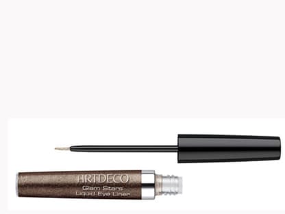 ...wie z. B. mit dem "Glam Stars Liquid Eye Liner Silvered Teak" von Artdeco, ca. 11 Euro