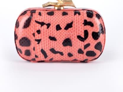 Clutch in Reptil-Optik von Diane von Furstenberg, ca. 330 Euro