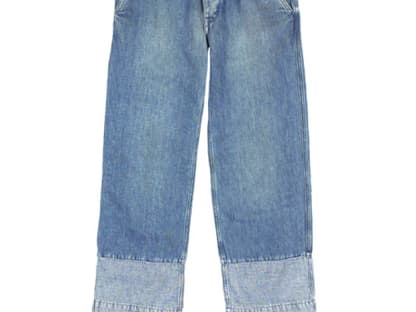 13. Juli 2012: Wir sichern uns die weit ausgestellte 7/8-Jeans mit hellem Kontrastsaum von MiH jetzt im Sale, weil sie einfach extrem lässig ist! Über mih-jeans.com, ca. 165 Euro