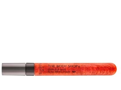 Natürlich: Natürlicher Glanz "Sparkle Lip Gloss 02 Dusk Rose" von The Body Shop, limitiert, ca. 12 Euro
