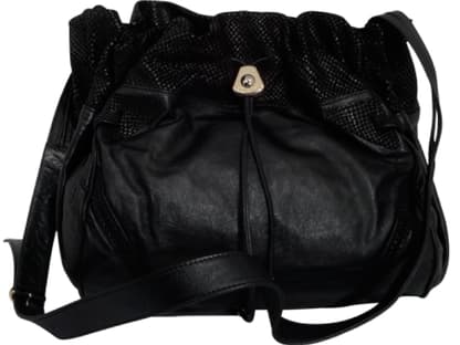 Liebe auf den ersten Blick: "Bei dieser <a title="http://www.anitahass.de/shop/product/9s7077-n81100200-tasche-mzugband-obrer-rand-druckoptik/" href="http://www.anitahass.de/shop/product/9s7077-n81100200-tasche-mzugband-obrer-rand-druckoptik/" target="_blank">Tasche</a> von See by Chloé war es um mich geschehen. Sie steht ganz oben auf meinem Wunschzettel", verrät  Bildredakteurin Eva. Über Anita Hass, ca. 298 Euro