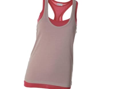 Diese Accessoires machen den Boyfriend-Look perfekt: Tanktop im Lagenlook von Selected, ca. 25 Euro