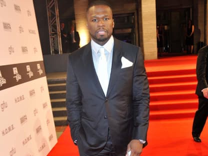 Schick! 50 Cent im Anzug