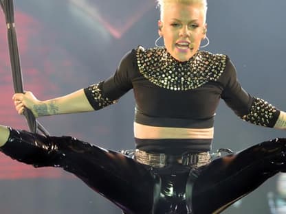 Pink spielt gerne mit ihrer Sexualität - hier bei einem Konzert in Berlin im Mai