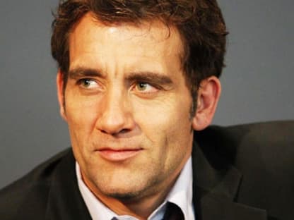 Clive Owen ist ebenfalls nicht mehr auf dem Markt: Seit 1995 ist der smarte Brite mit der Schauspielerin Sarah-Jane Fenton verheiratet und ist zweifacher Familienvater