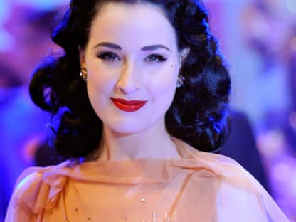 Zu diesem Event kommen auch die ganz Großen der Branche, wie Burlesque-Darstellerin Dita von Teese﻿