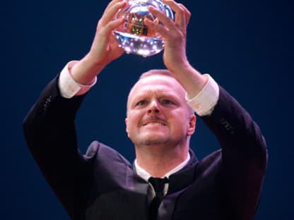 Was er anpackt, wird zu gold - und preisgekrönt: Stefan Raab wurde mit einem "Sonderpreis" geehrt. Gratulation!