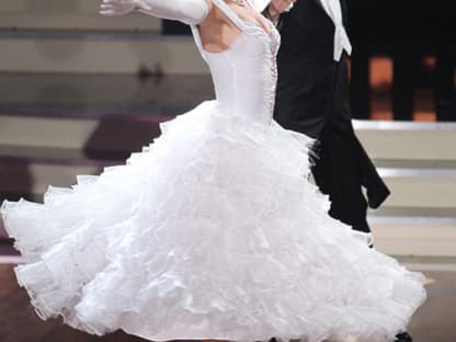 Lebensgroßer Baiser:´ Stefanie Hertel und Tanzpartner Sergiy Plyuta