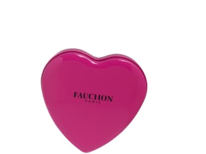 Manchmal ist es ganz einfach, ein Herz zu verschenken. Zum Beispiel mit dieser magentafarbenen Dose der edlen Feinkost-Marke Fauchon. Die ist mit zarten Vollmilchherzen aus Haselnusscreme gefüllt. 
Schokoherzen von Fauchon, 
75g ca. 10 Euro