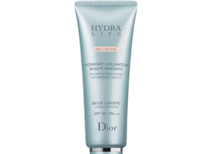 Die Pflegelinie "Hydra Life" von Dior beinhaltet zum einen eine BB Cream fürs Gesicht, welche sehr frisch riecht und schön mit der Haut verschmilzt (50 ml ca. 54 Euro)...