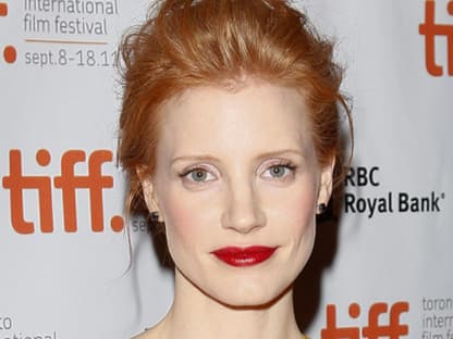 Ungewöhnliche Schönheit: Jessica Chastain kam zur Premiere von "Coriolanus"