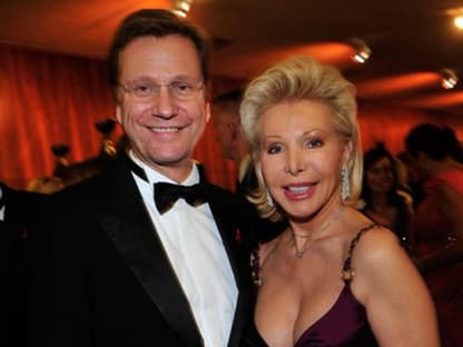 Vizekanzler Guido Westerwelle feiert mit Charity-Lady Ute Ohoven, die UNESCO-Sonderbotschafterin ist 