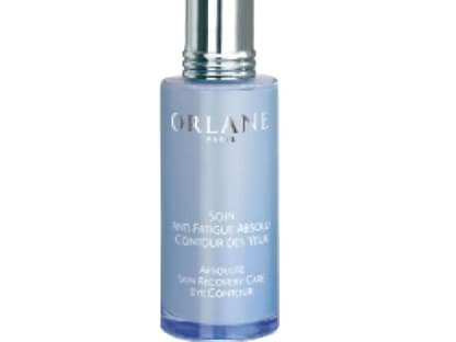 Beruhigt mit Essenzen aus 
weißer Lilie "Absolute Skin Recovery Care Eye Contour" von Orlane, 
15 ml ca. 90 Euro 
