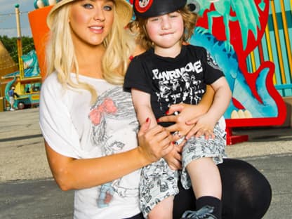 Christina Aguilera besuchte Anfang April 2011 Disneyworld in Florida mit Söhnchen Max. Der Kleine soll nicht unter der Scheidung seiner Eltern leiden