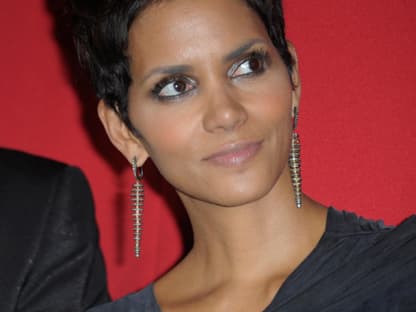 Reichlich Drama und Chaos herrschte 2012 bei Halle Berry: Der Sorgerechts-Streit mit ihrem Ex Gabriel Aubry um Tochter Nahla raubte der Oscar-Siegerin reichlich Kraft. Höhepunkt der Schlammschlacht war eine Schlägerei zwischen Aubry und ihrem derzeitigen Freund Olivier Martinez