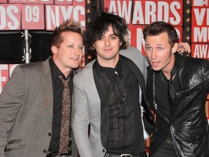 Die Jungs von "Green Day" hatten in der New Yorker Radio City Music Hall viel Spaß und einen guten Grund zum Feiern: Ihr Video zur Single "21 Guns" gewann in der Kategorie "Best Rock Video" einen MTV-Moonman