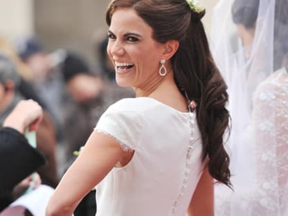 ... Natalie Morales machte den Auftritt perfekt und kam als Trauzeugin Pippa Middleton