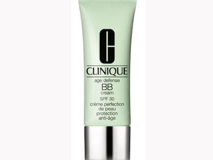 Die "Clinique BB Cream Age Defense" riecht erfrischend, zieht relativ schnell ein und deckt gut ab. Zudem strafft und glättet sie die Haut und vermindert Falten. 40 ml, 29 Euro