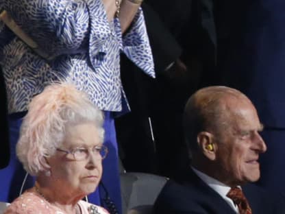 Am Montag, 27. Juli, wurden in London die Olympischen Spiele 2012 feierlich eröffnet. Nicht nur tausende Sportler ziehen die Spiele an - auch Promis zeigen sich sportbegeistert. Wer außer Queen Elzabeth II und Prinz Philip noch in London ist - OK! hat die Bilder