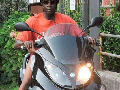 Mit dem Motorroller durch Italien - Schauspieler Don Cheadle 