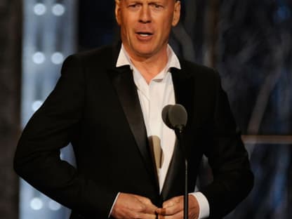 Lustig ging es am Wochenende in New York zu. Denn es wurden die Comedy Awards an herausragende Comedians der Branche vergeben. Hollywood-Star Bruce Willis zeigte sich von seiner komischsten Seite