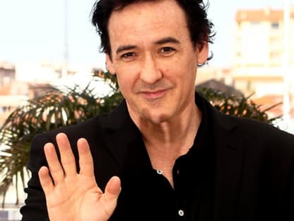 Auch John Cusack ist in dem stargespickten Streifen zu sehen