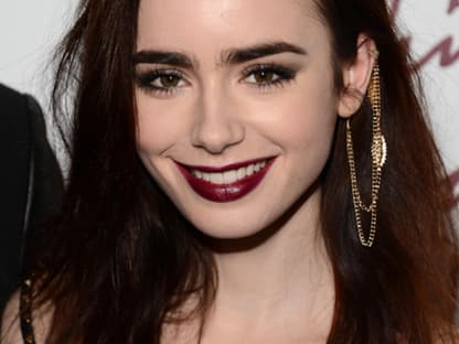 Düster: Schauspielerin Lilly Collins strahlte in die Kameras