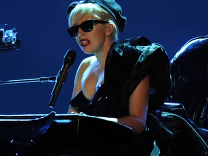 Dramatischer Auftritt: Lady Gaga am Piano