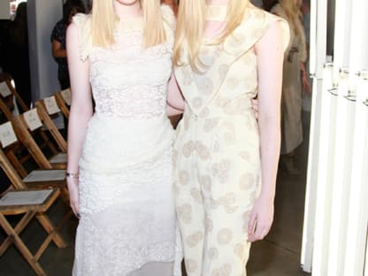 Dass sie Schwestern sind, sieht man sofort: Dakota und Elle Fanning