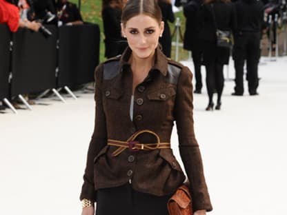 Ein strenger Look mit WOW-Effekt: Olivia Palermo auf der London FashionWeek Spring/Summer 2013