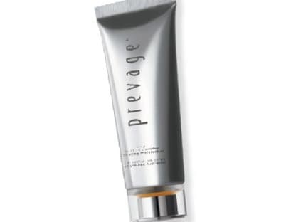 Die Luxus-Lady - Edel und Straff:
Aminosäuren bekämpfen Orangenhaut: "Body Total Transforming Anti-Aging Moisturizer" von Prevage, 200 ml ca. 150 Euro  