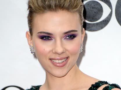 Nach der Trennung von Sean Penn im Juni, soll Scarlett Johansson sich schon wieder einen Neuen geangelt haben. Der Auserwählte soll angeblich der Musiker Dan White sein