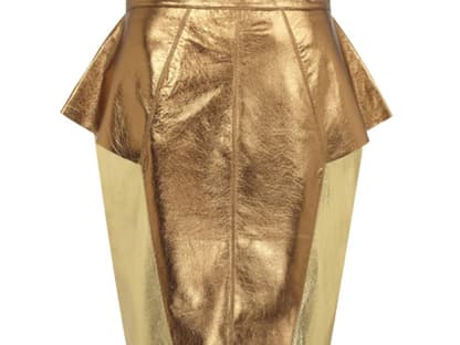 Mit dem Bleistiftrock im angesagten Metallic-Look ziehen wir alle Blicke auf uns. Rock von River Island, ca. 40 Euro