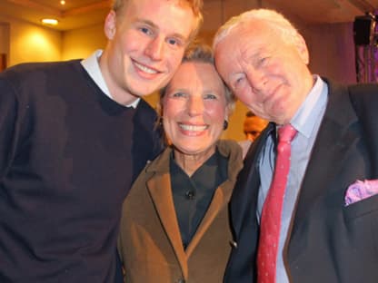 Prof.Dr. Arnulf Baring posierte mit Frau Gabriele und seinem Sohn Moritz