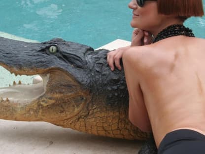 Maria mit Alligator Goliath. Copyright: Dan Little John 