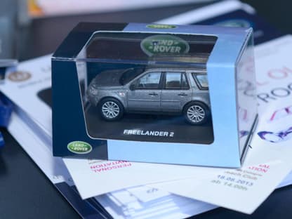 Mit dem großen Wage wurden die Promis vorgefahren - für Zuhause gabs die Miniaturausgabe vom Landrover Freelander