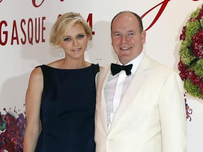  Charlène von Monaco und Fürst Albert posieren zusammen