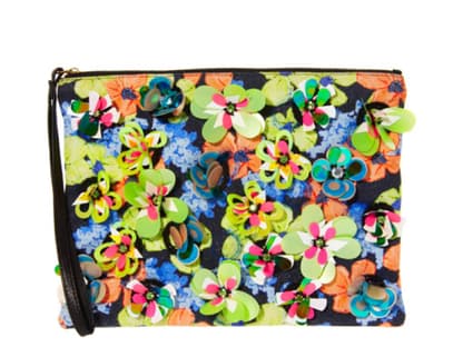 Rosen, Tulpen, Nelken, alle Blumen welken  nur auf dieser Clutch hier nicht! Von Asos, ca 40 Euro